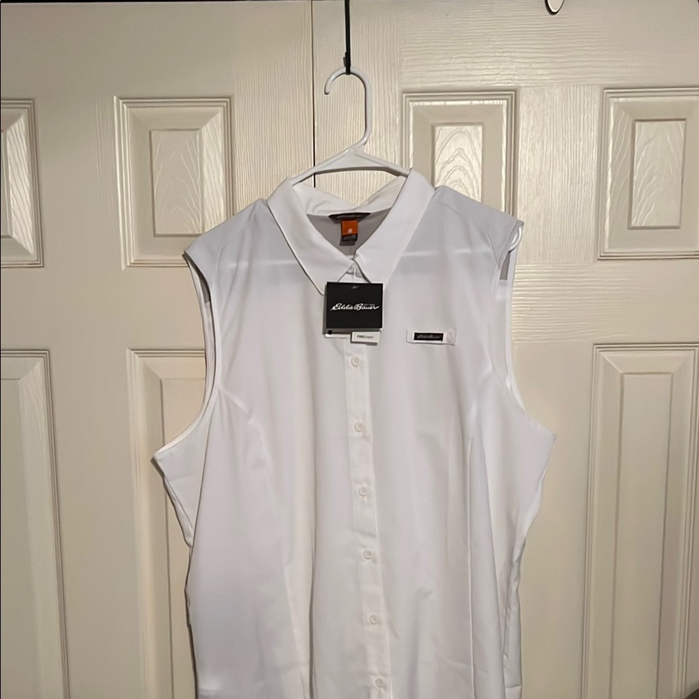 Eddie Bauer White Sleeveless Blouse with Collar Fishing Golf Hiking Back Vent
